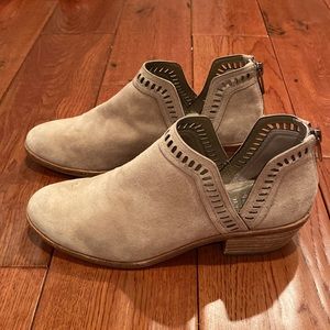 Vince Camuto low booties suede size 6W.